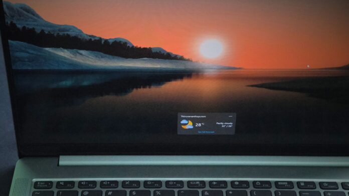 Windows 11 lock screen showing only the Weather widget by default