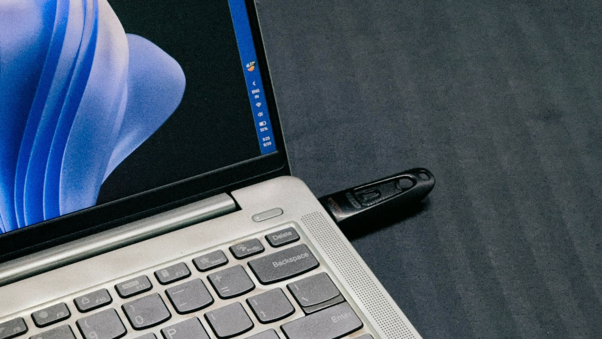 Why Windows Keeps Track of USB Drives After They’re Unplugged, According to MS